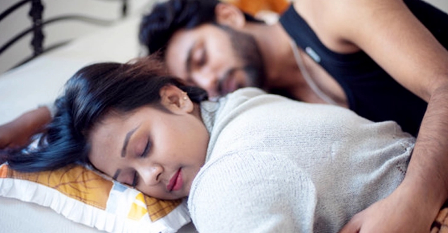সঙ্গীর সঙ্গে ঘুম